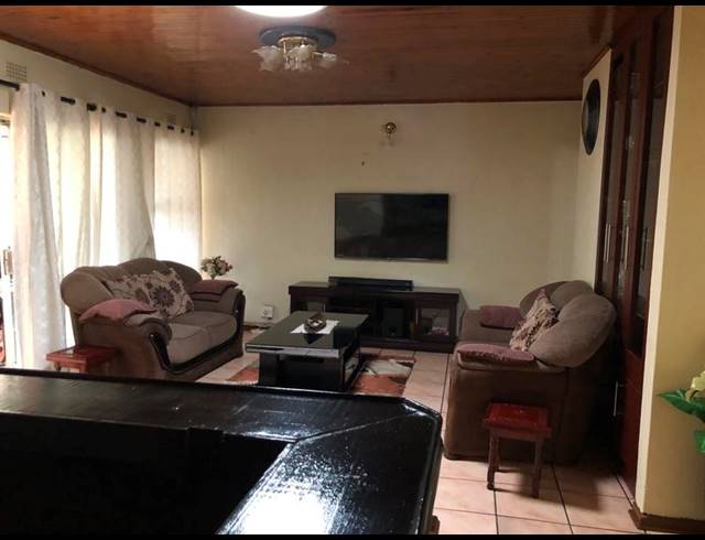 4 BEDROOM PROPERTY TO RENT IN BIRCH ACRES